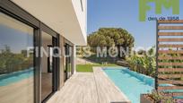 Vista exterior de Casa o xalet en venda en Teià amb Aire condicionat, Calefacció i Jardí privat