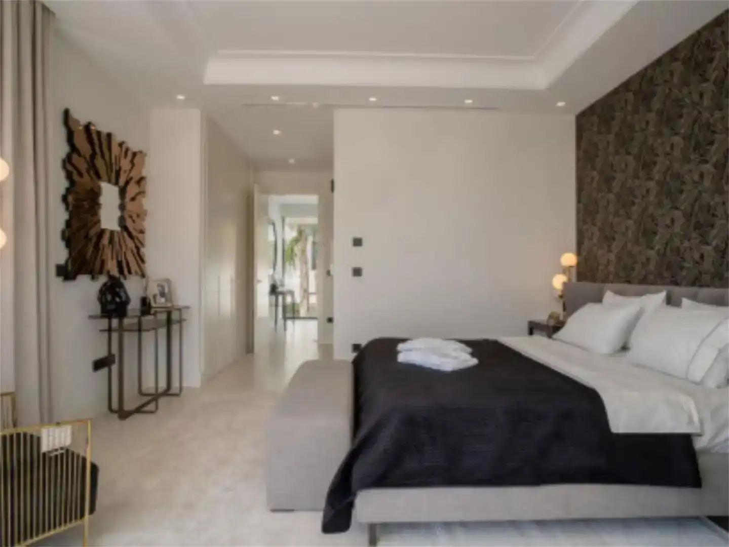 Dormitori de Casa o xalet en venda en Marbella amb Aire condicionat, Piscina i Balcó