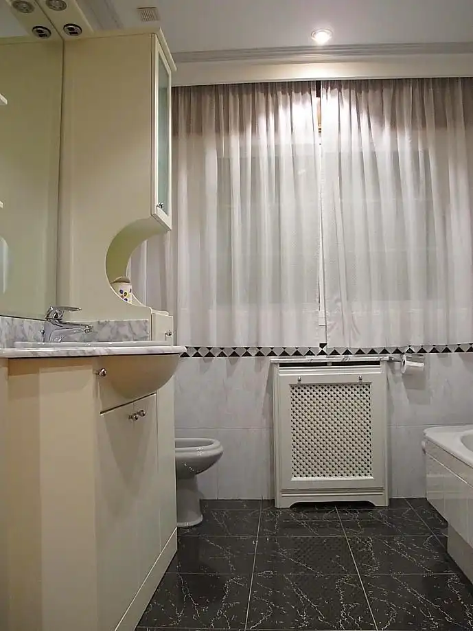 Bathroom of Houses for rent in Boadilla del Monte  with Air Conditioner, Private garden and Storage room