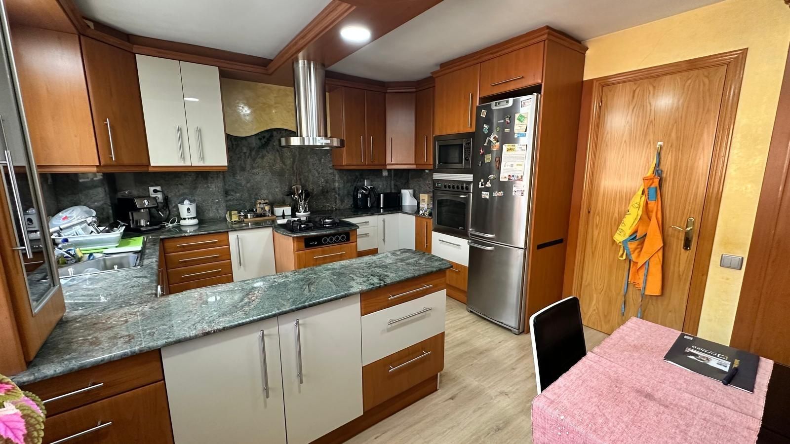 Cuina de Casa adosada en venda en Torrefarrera amb Aire condicionat, Calefacció i Jardí privat