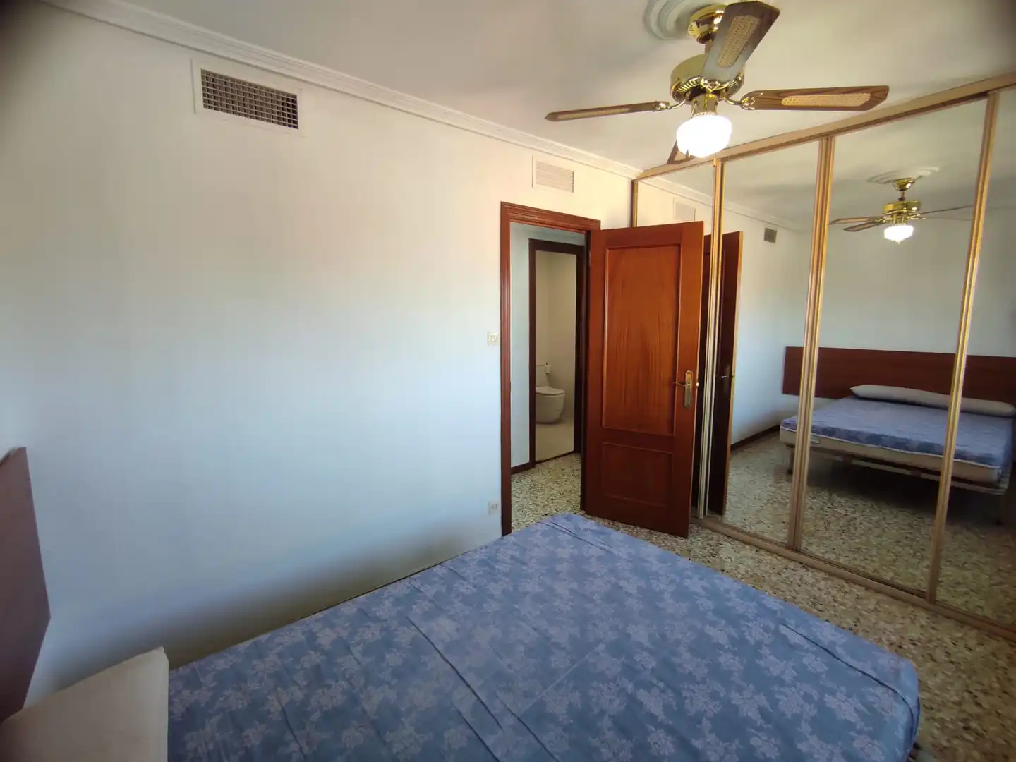 Bedroom of Flat for sale in Zaragoza  with Air Conditioner, Heating and Oven