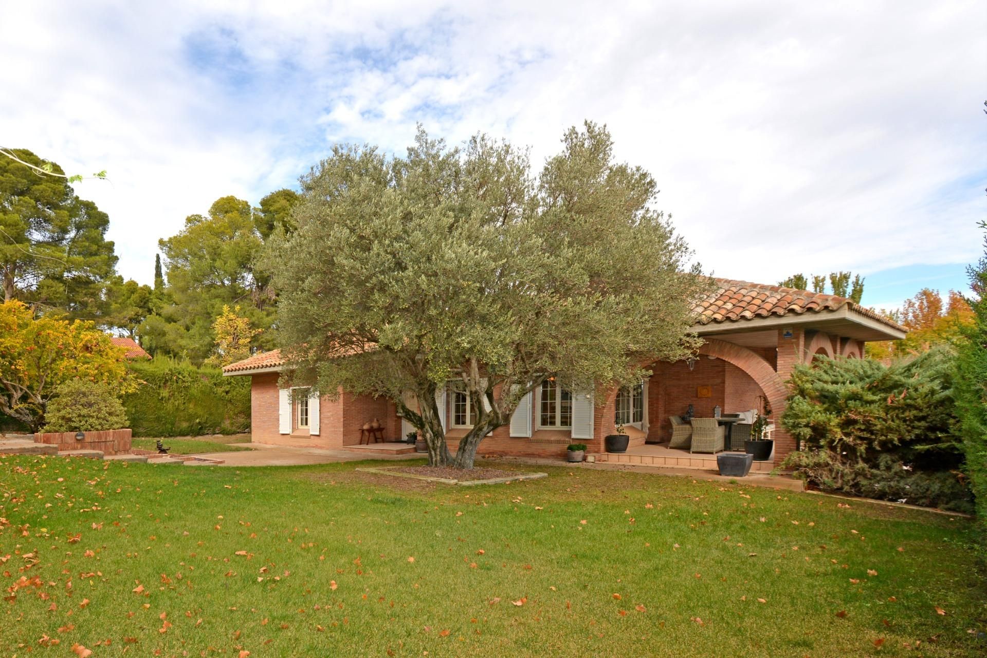 Jardín de Casa o chalet en venta en Zuera con Aire acondicionado, Calefacción y Jardín privado