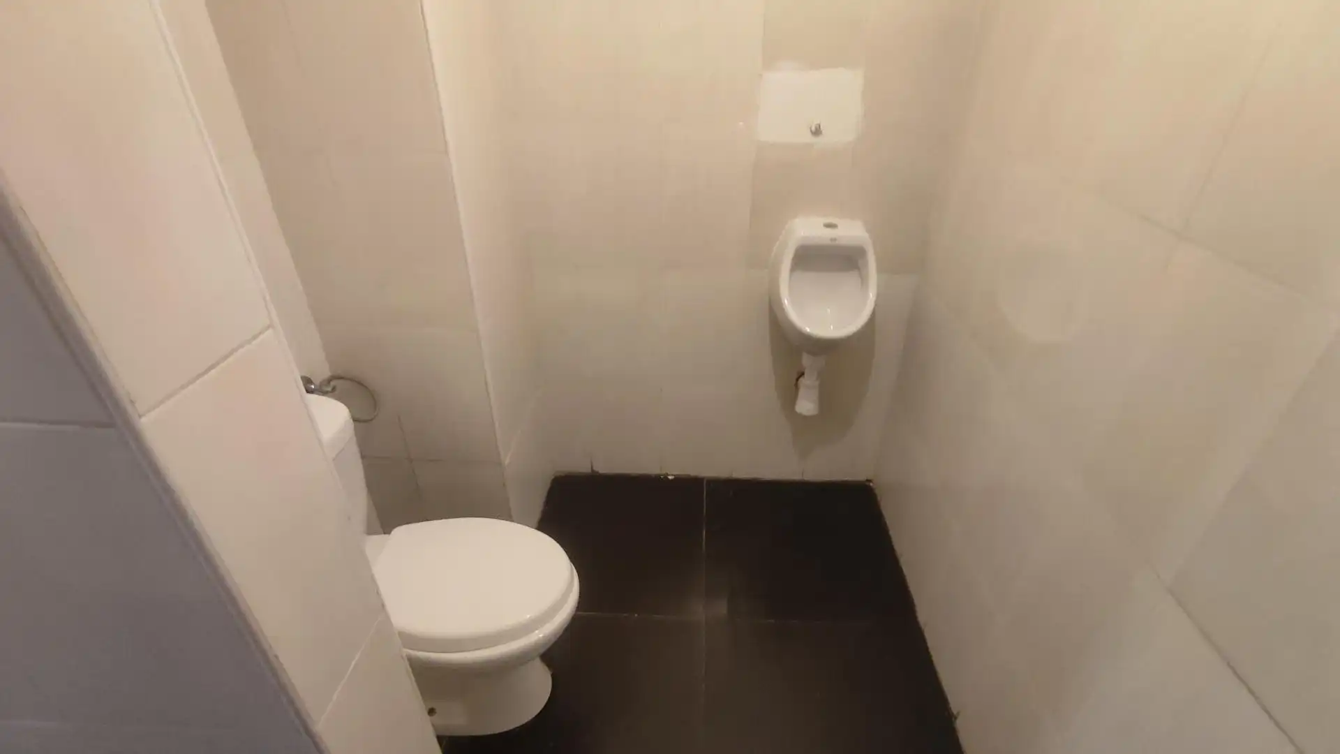 Bathroom of Office for rent in Tarragona