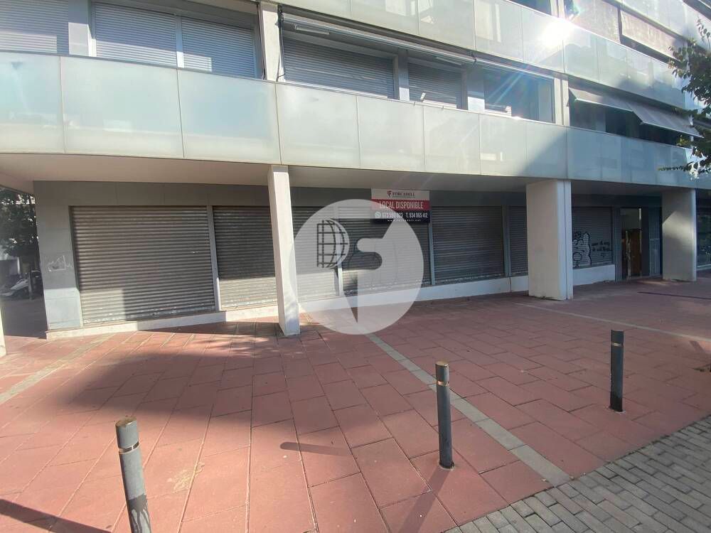 Vista exterior de Local en venda en L'Hospitalet de Llobregat