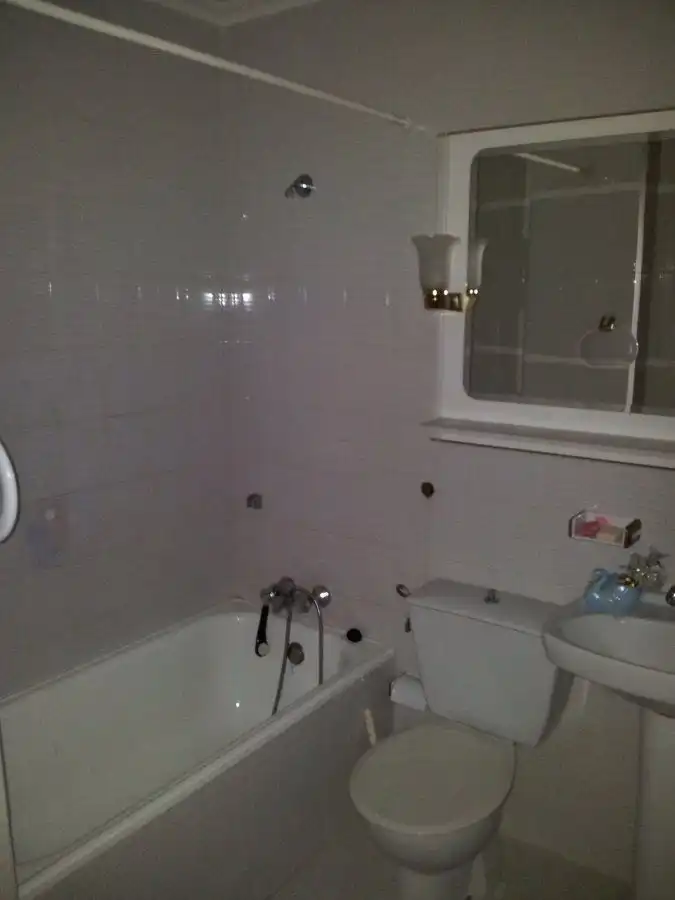 Badezimmer von Maisonette zum Verkauf in Carrocera mit Heizung, Parkett und Abstellraum