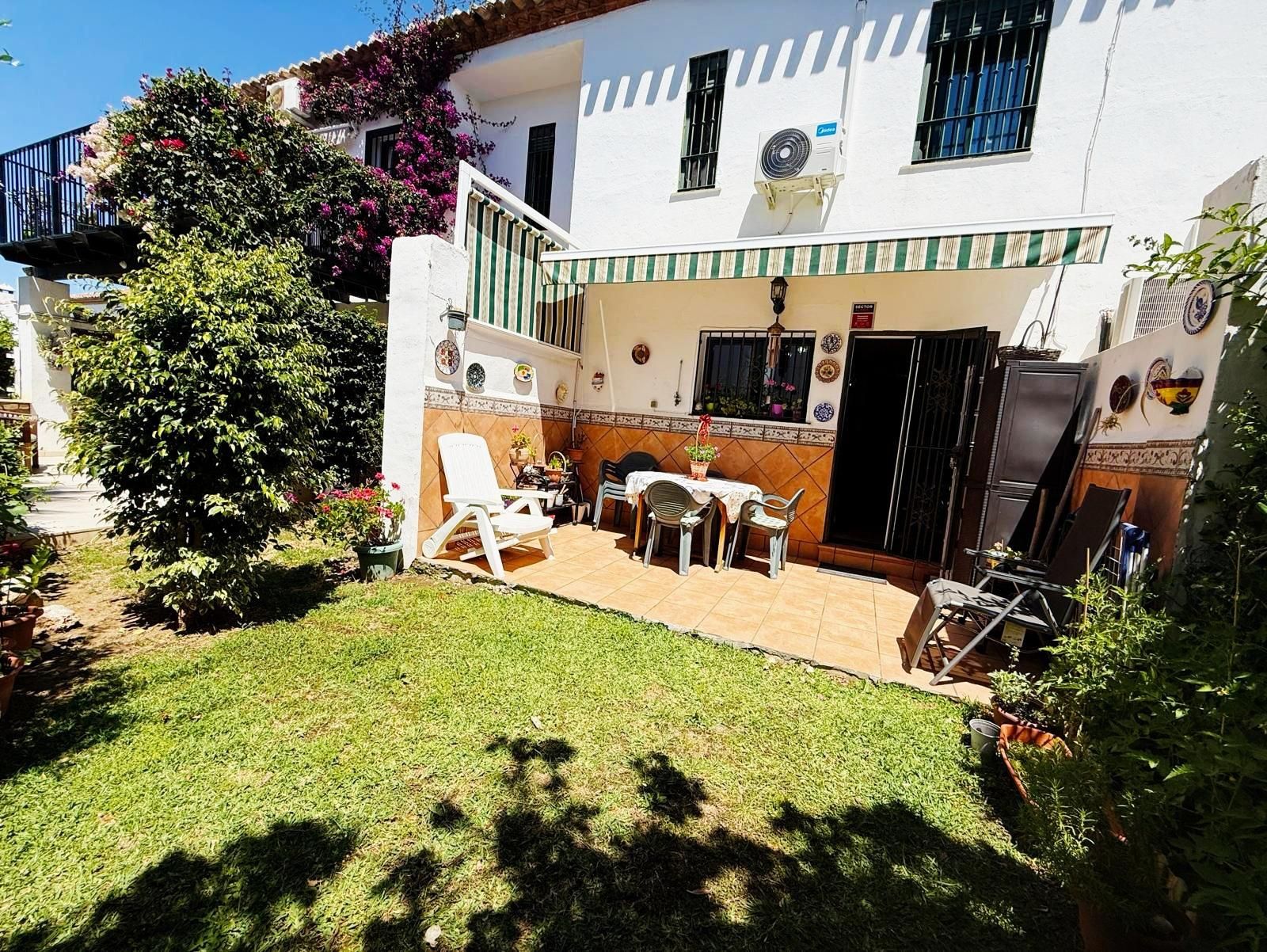 Jardí de Casa adosada en venda en Mijas amb Aire condicionat, Calefacció i Jardí privat