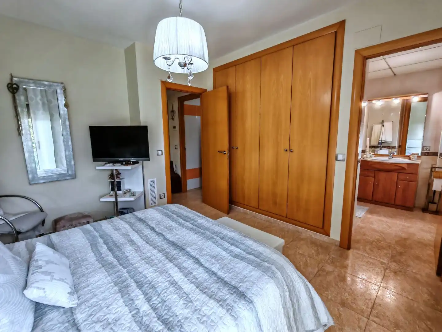 Habitación de Casa adosada en venta en El Vendrell con Aire acondicionado, Calefacción y Jardín privado