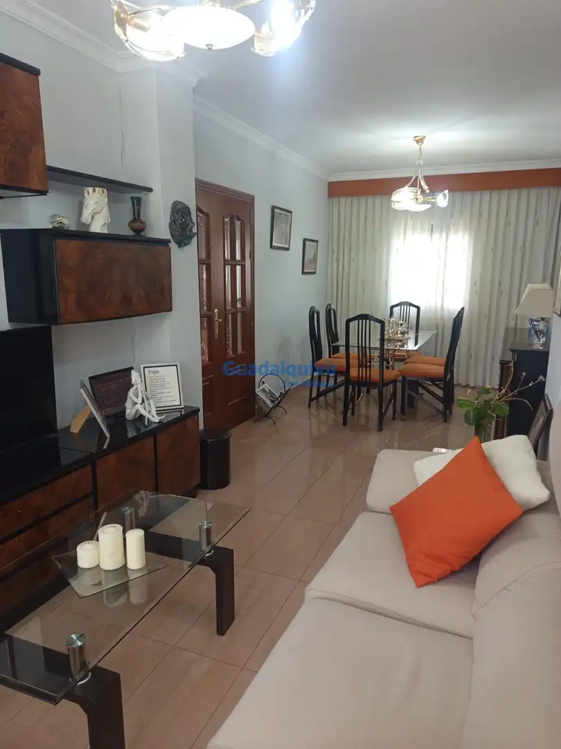 Sala de estar de Casa adosada en venta en Montequinto con Aire acondicionado, Jardín privado y Trastero