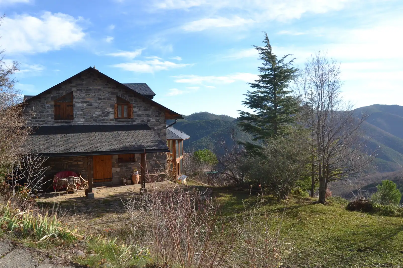 Außenansicht von Haus oder Chalet zum Verkauf in Aisa mit Heizung und Privatgarten