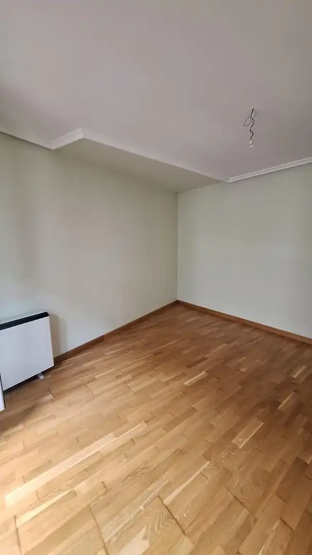 Habitación de Piso en venta en Ponferrada con Calefacción, Parquet y Trastero