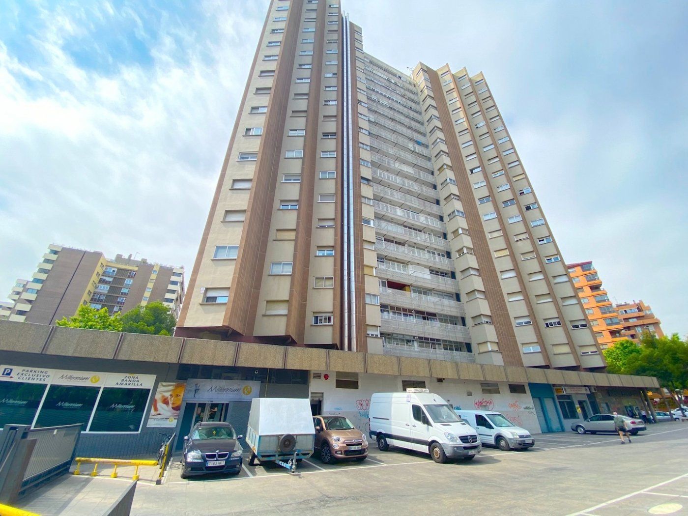 Exterior view of Premises for sale in  Zaragoza Capital  with Air Conditioner