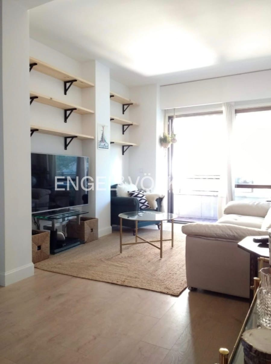 Living room of Flat for rent in  Madrid Capital  with Heating, Private garden and Parquet flooring