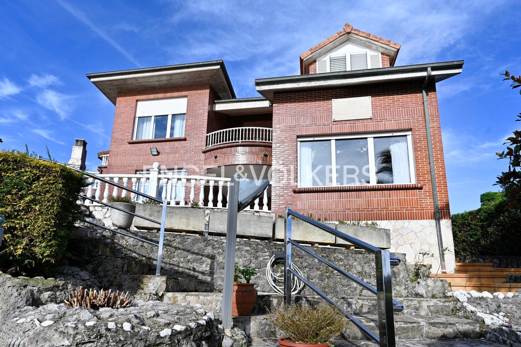 Vista exterior de Casa o xalet en venda en Bareyo amb Calefacció, Jardí privat i Terrassa