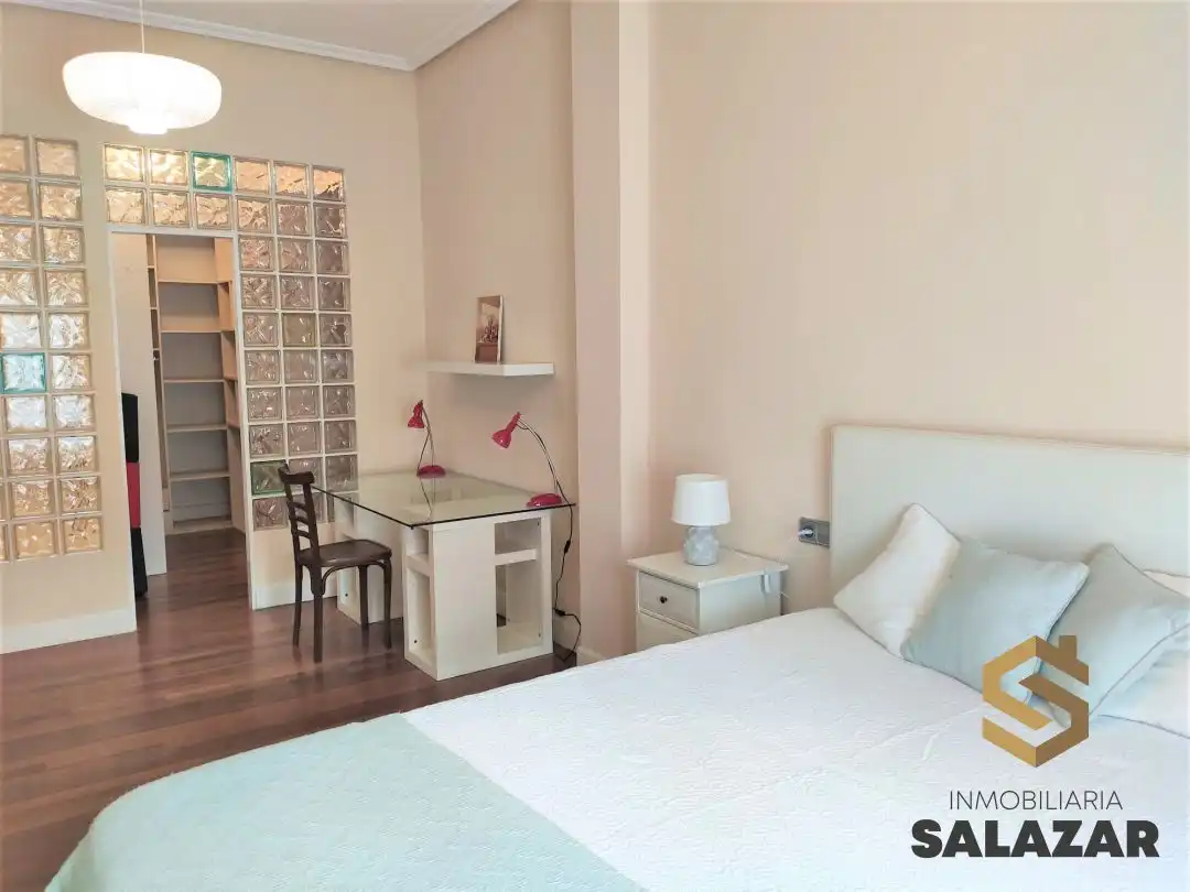 Schlafzimmer von Wohnungen zur Miete in Bilbao  mit Heizung und Balkon
