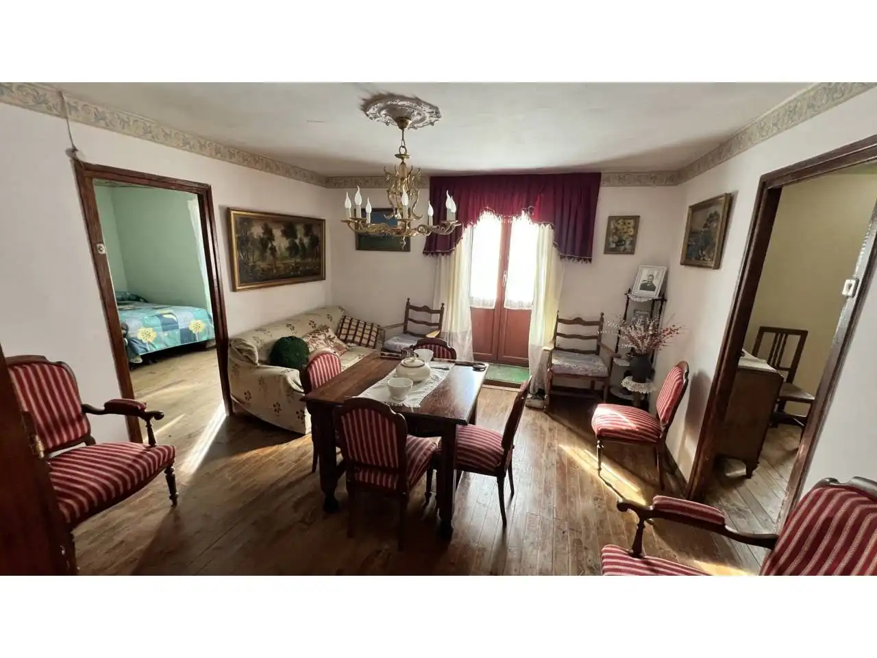 Sala d'estar de Casa o xalet en venda en Espinosa de los Monteros amb Jardí privat, Terrassa i Moblat