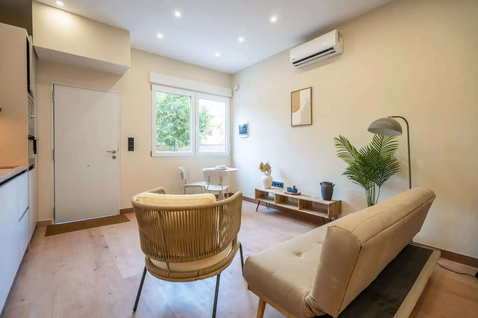 Sala de estar de Estudio en venta en Granada con Aire acondicionado, Calefacción y Amueblado