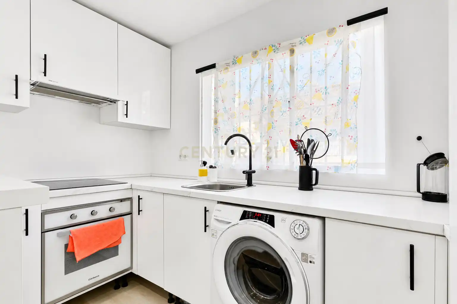 Kitchen of Apartments for sale in Marbella  with Storage room, Oven and Washing machine