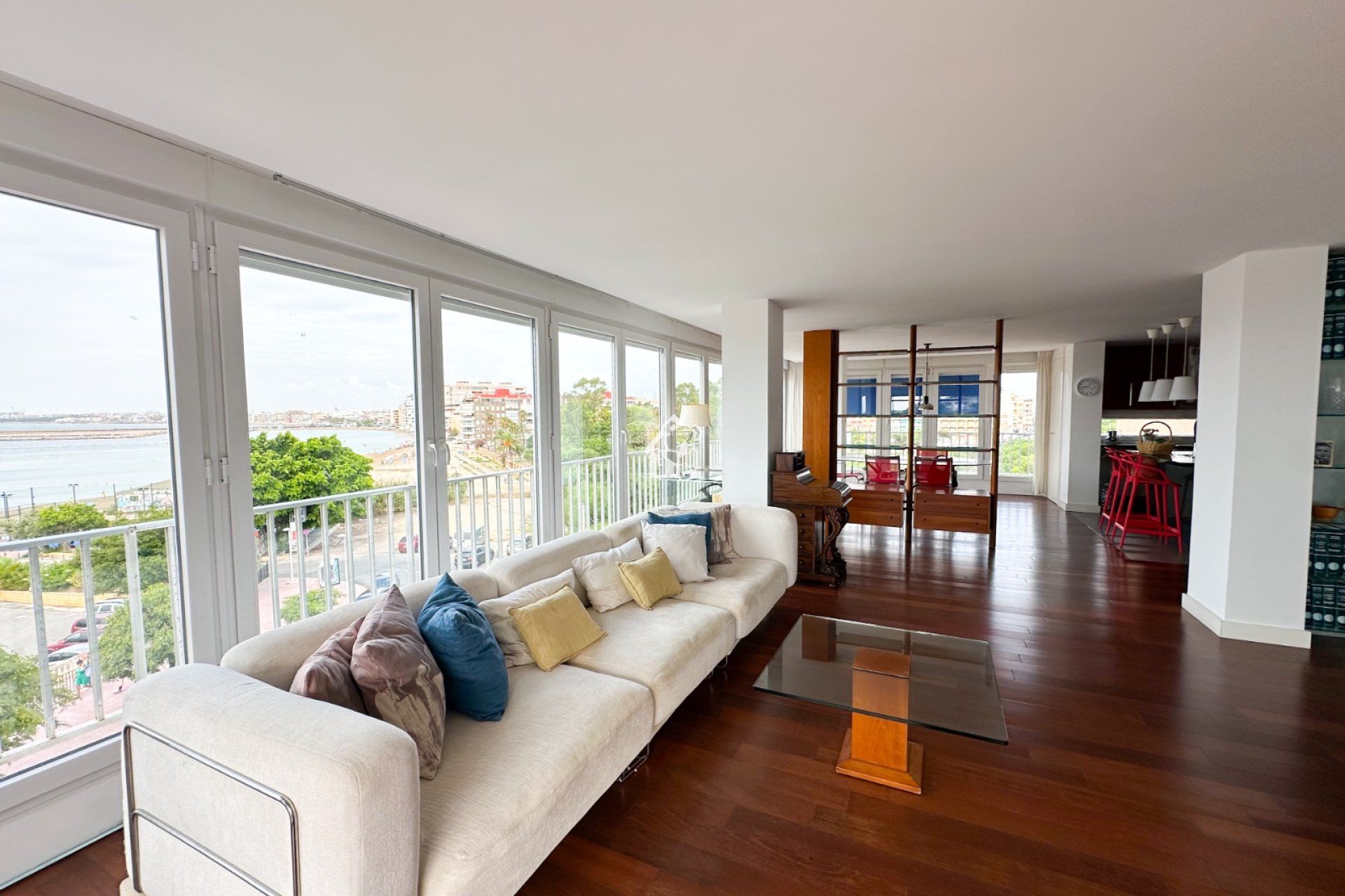 Living room of Flat to rent in Torrevieja  with Parquet flooring, Terrace and Swimming Pool