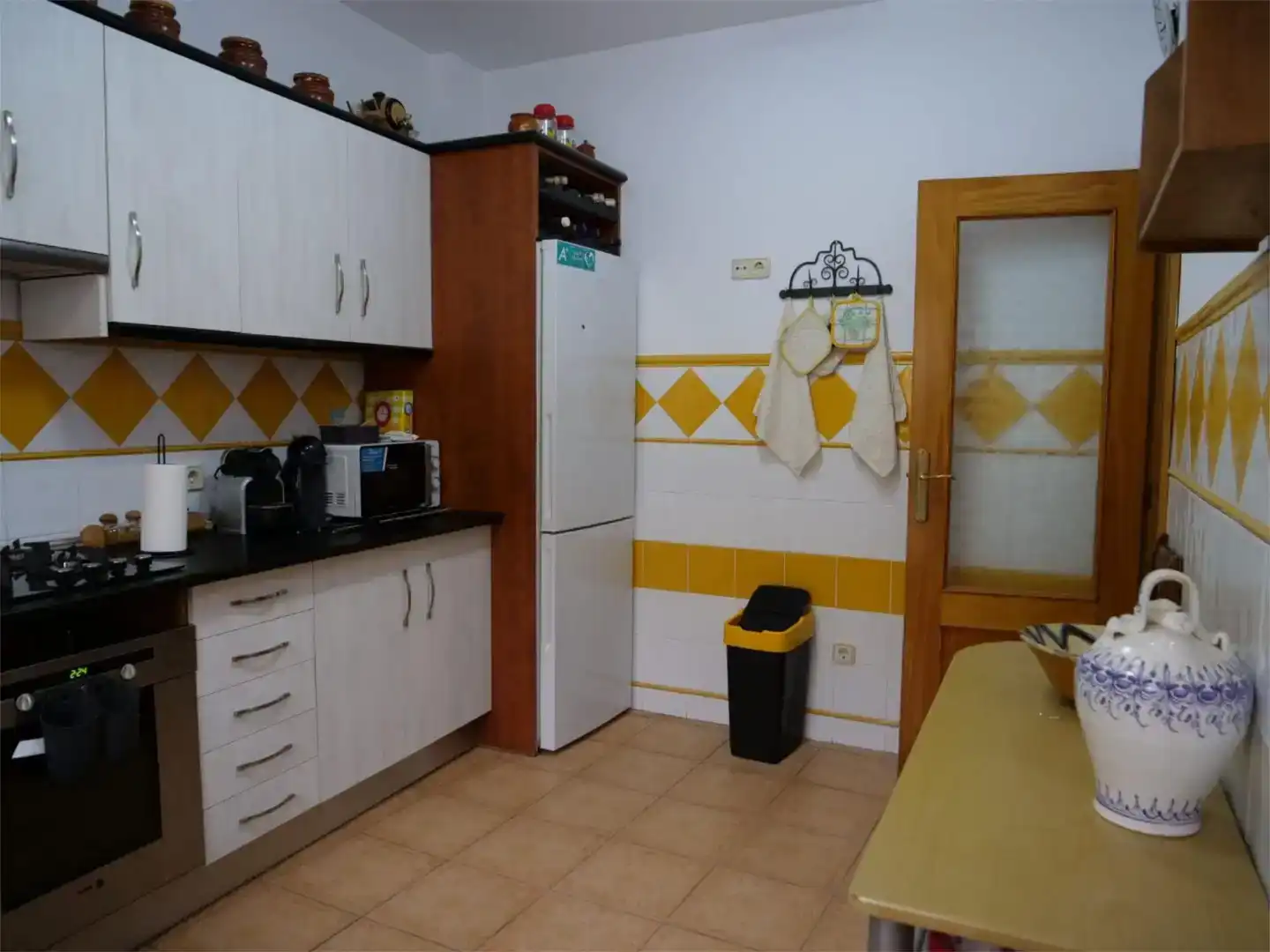Küche von Wohnung zur Miete in Baeza mit Privatgarten, Abstellraum und Möbliert