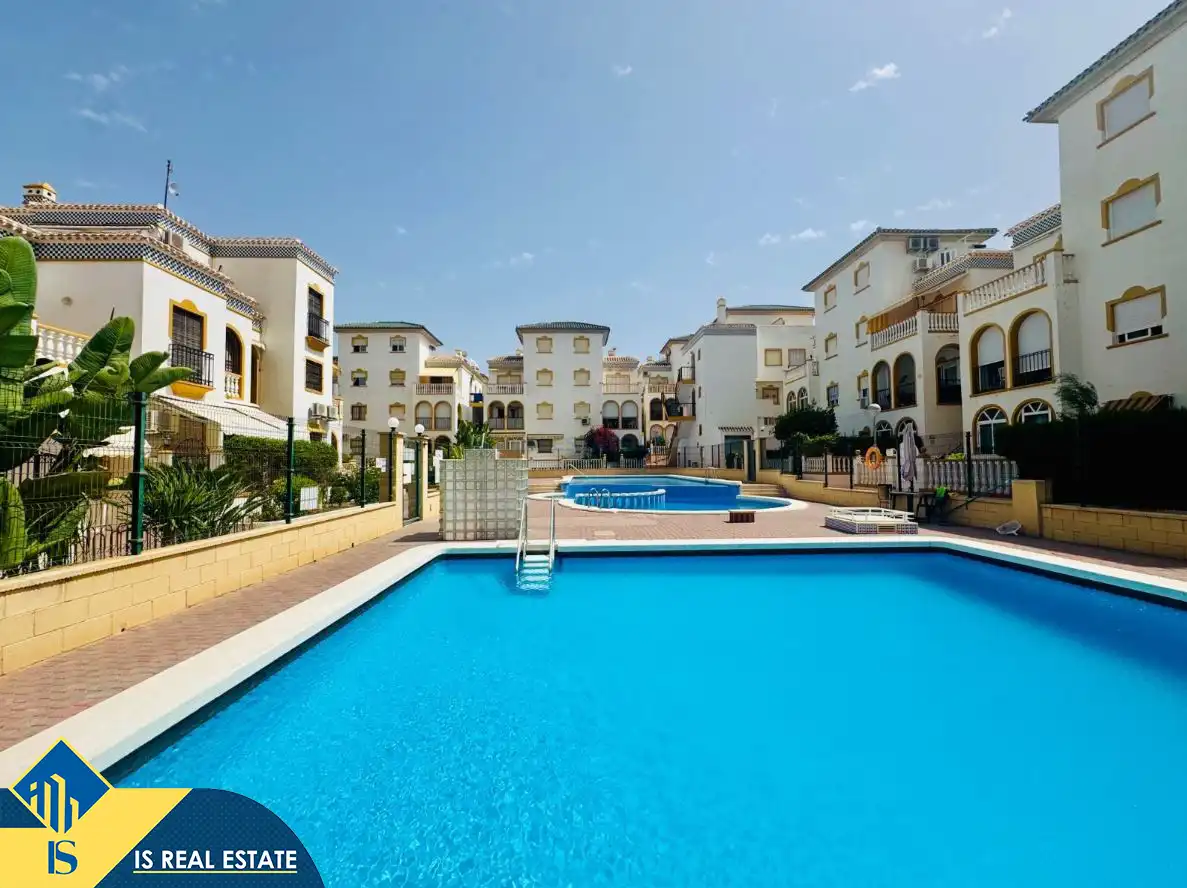Duplex avec piscine à vendre à La Mata