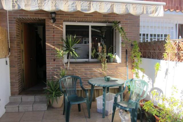 Casa adosada en Venta en Calle BERNAT MARTORELL en El Besós i el Maresme