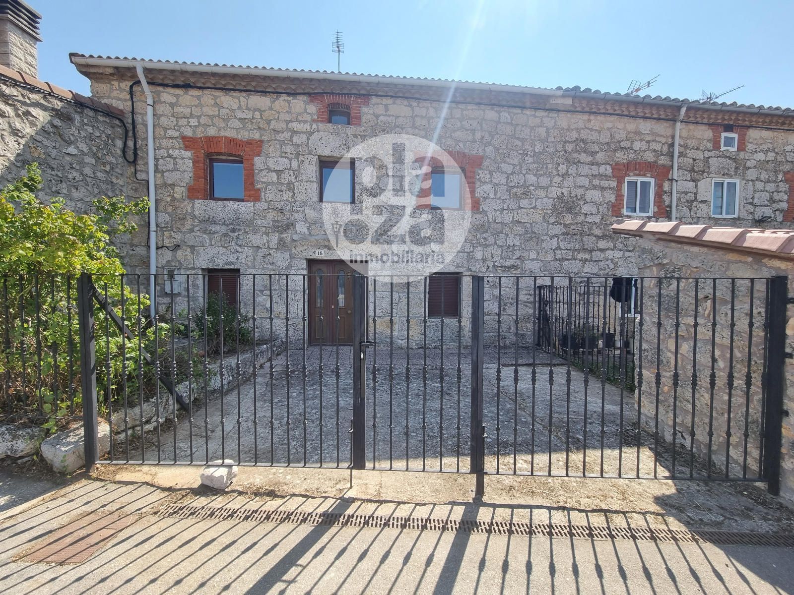 Vista exterior de Casa o xalet de lloguer en Carcedo de Burgos amb Calefacció, Jardí privat i Terrassa