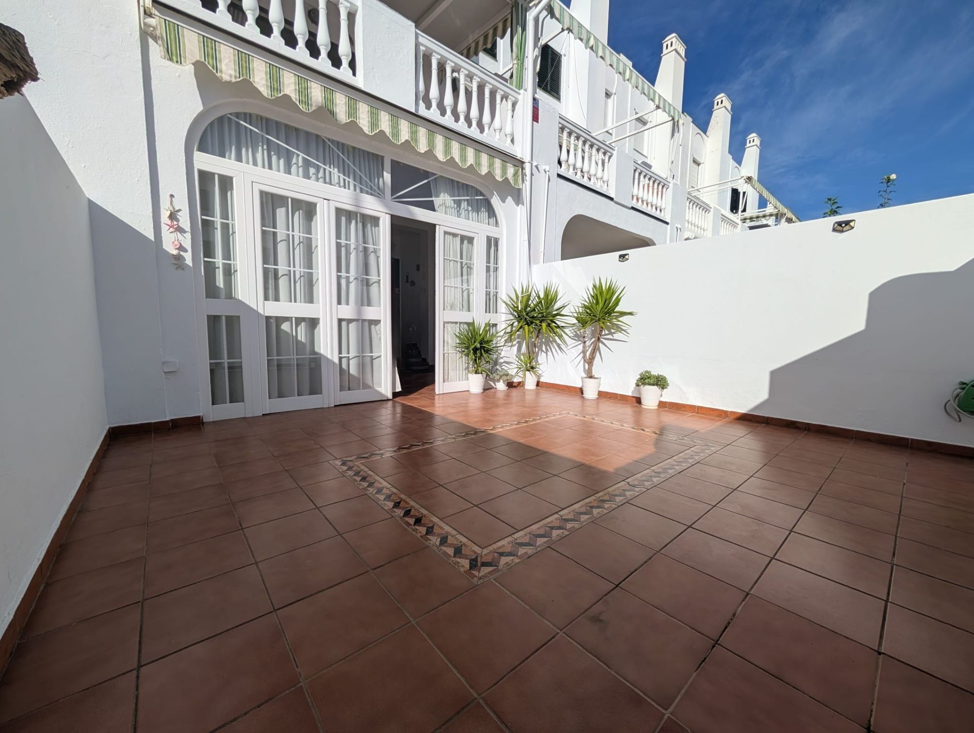 Terrassa de Casa adosada en venda en El Portil amb Aire condicionat i Piscina comunitària