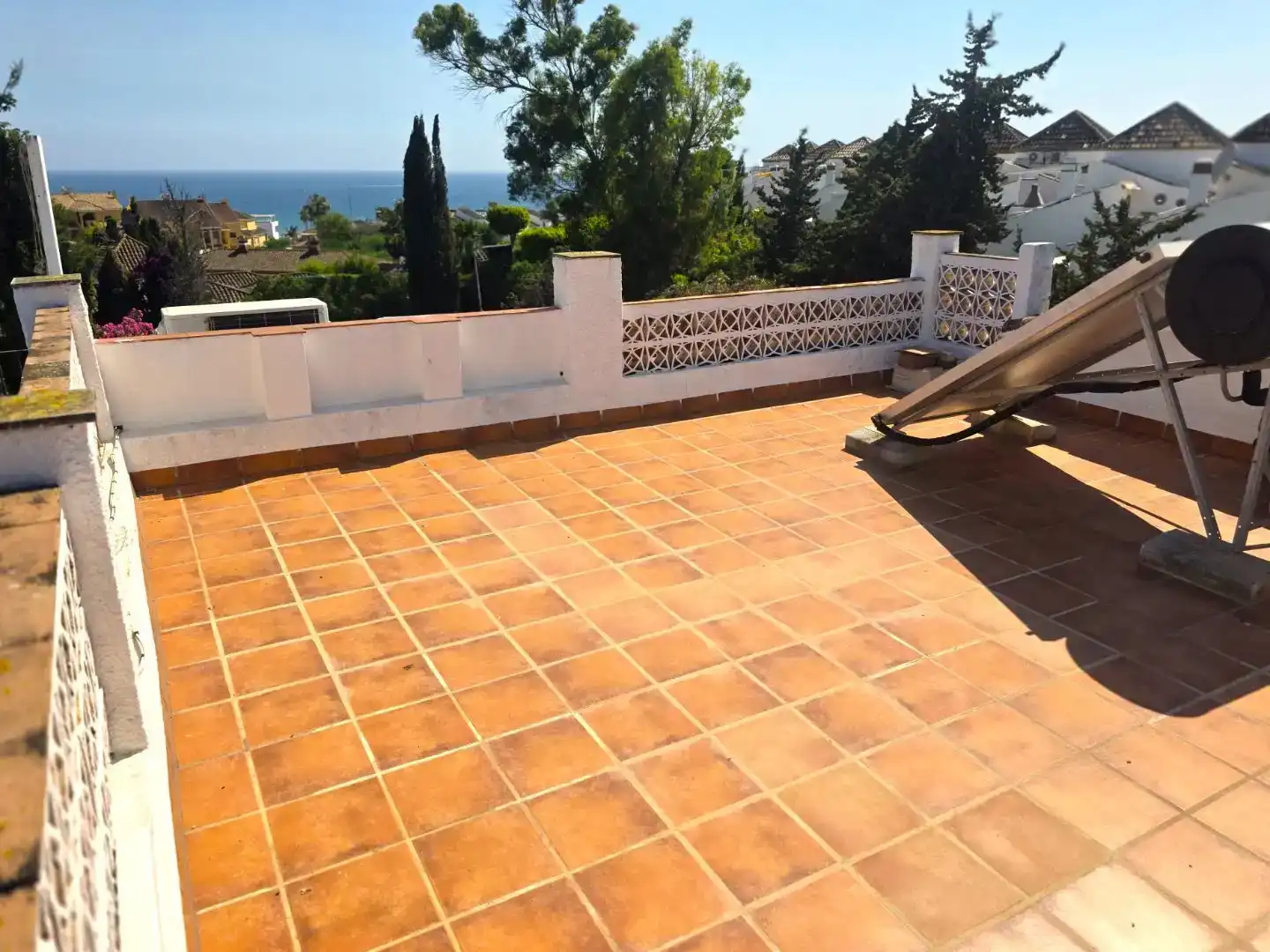 Terrassa de Casa adosada en venda en Marbella amb Aire condicionat i Balcó