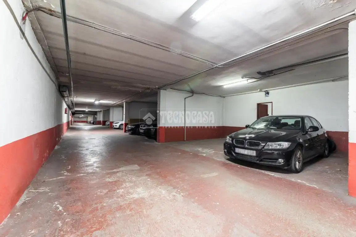 Parking de Casa adosada en venta en Torrelodones con Calefacción, Jardín privado y Terraza