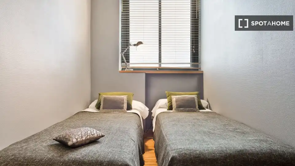 Dormitori de Apartament per a compartir en Barcelona amb Aire condicionat, Terrassa i Moblat