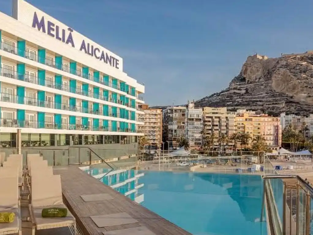 Estudio con piscina en venta en Paseo del Puerto Viejo 3