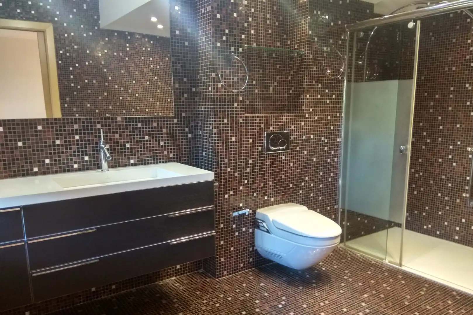 Bathroom of Houses for sale in Zaragoza  with Air Conditioner, Private garden and Parquet flooring