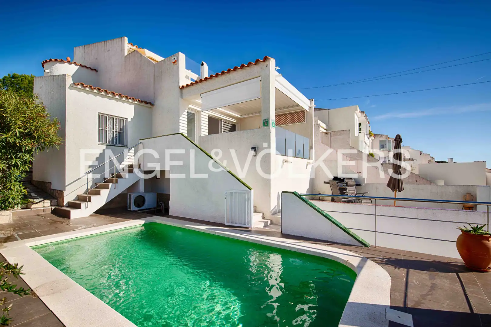 Adosado con piscina en venta en Carrer Joan Timoneda, imagen 2