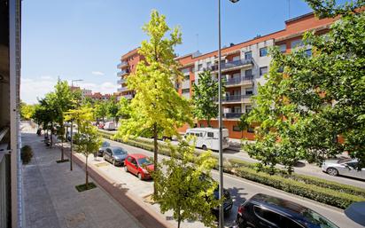 Vista exterior de Pis en venda en Barberà del Vallès amb Aire condicionat i Balcó