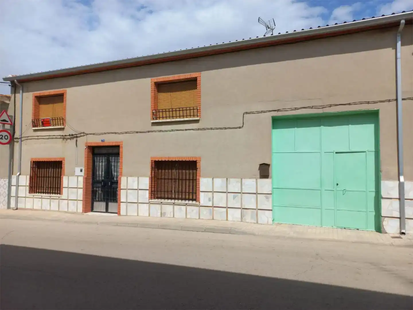 Vista exterior de Casa adosada en venda en La Puebla de Almoradiel