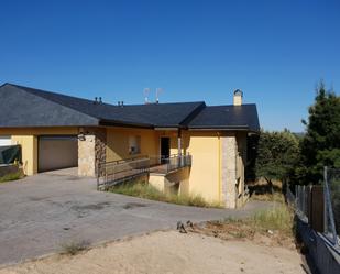 Vista exterior de Casa o xalet de lloguer en Galapagar amb Terrassa