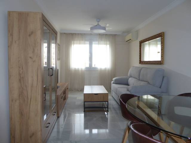 Apartamento en Alquiler en Avenida de Carlos Haya, 55 en Carranque - Haza Cuevas