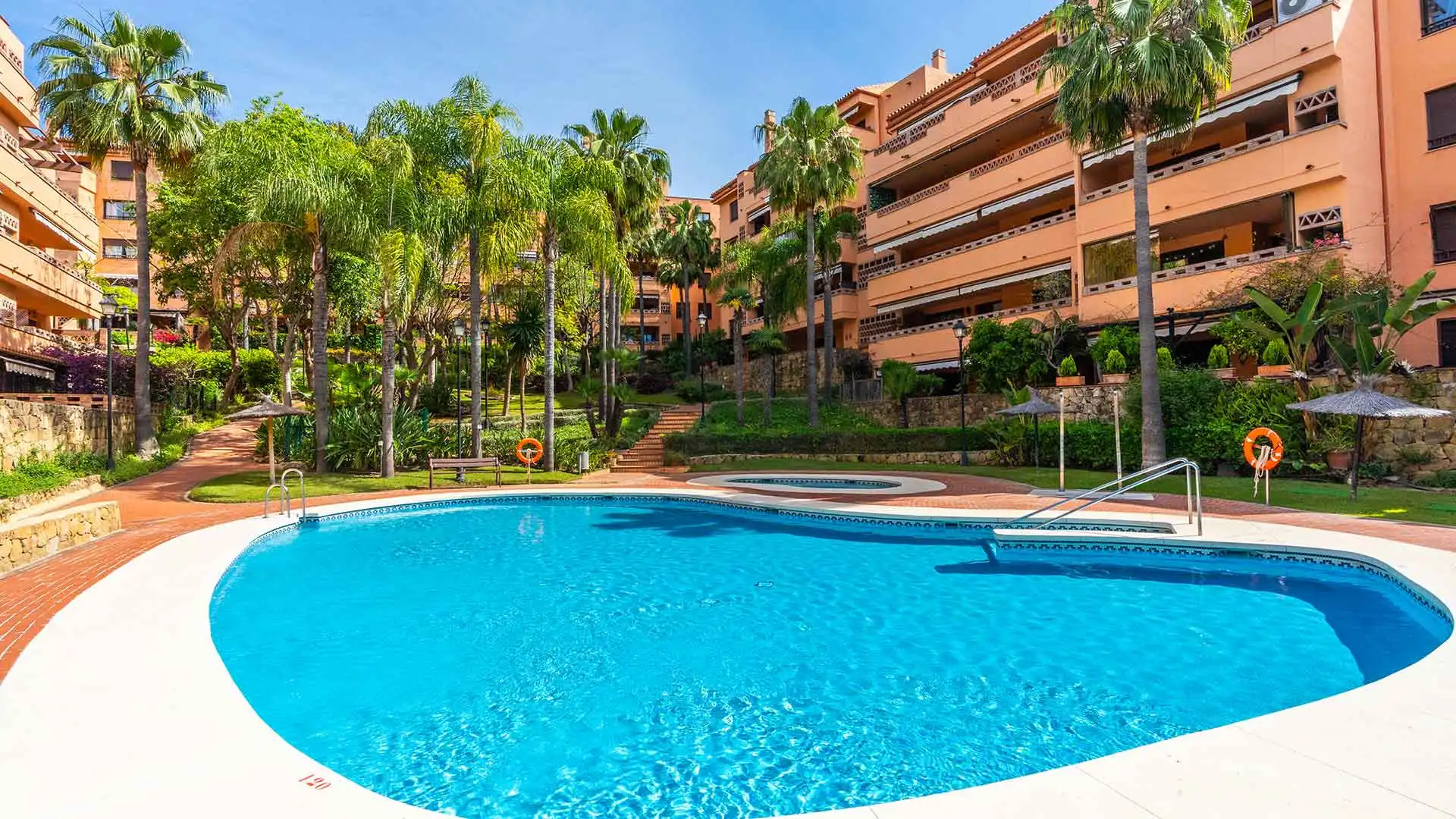 Àtic amb piscina en venda a Milla de Oro
