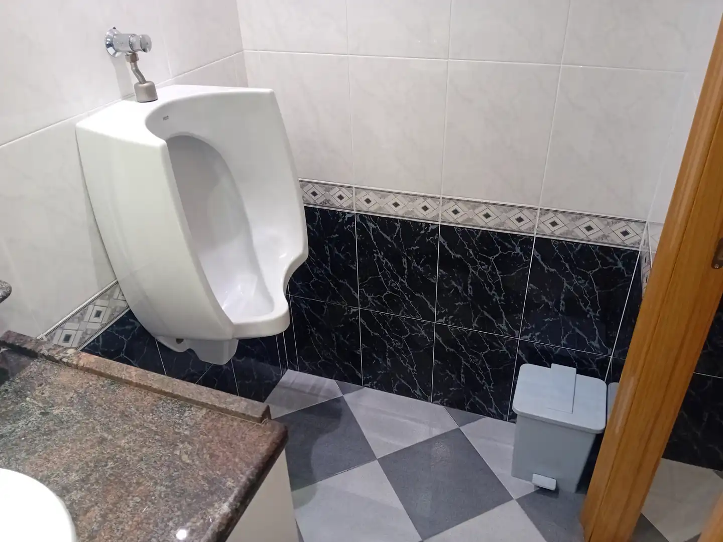 Baño de Casa adosada en venta en Salt con Calefacción, Terraza y Trastero