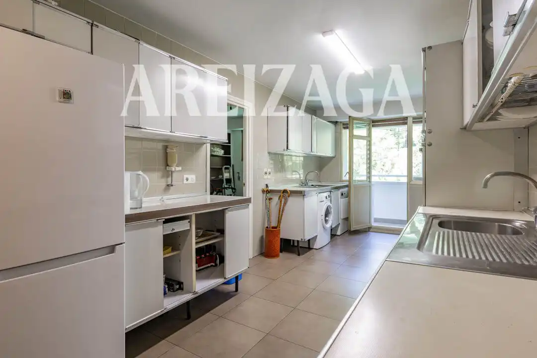Cocina de Piso en venta en Donostia - San Sebastián  con Calefacción, Terraza y Trastero