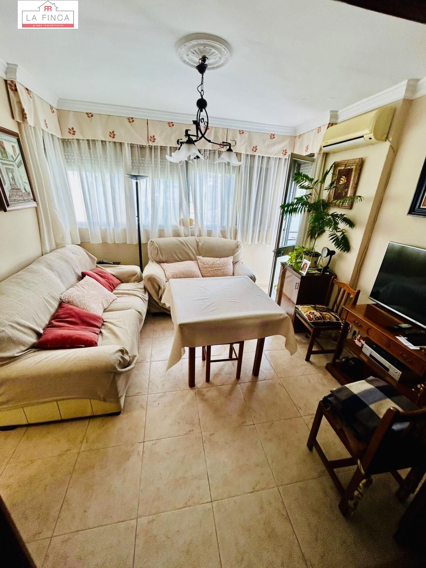 Sala d'estar de Pis en venda en Vélez-Málaga amb Aire condicionat i Terrassa