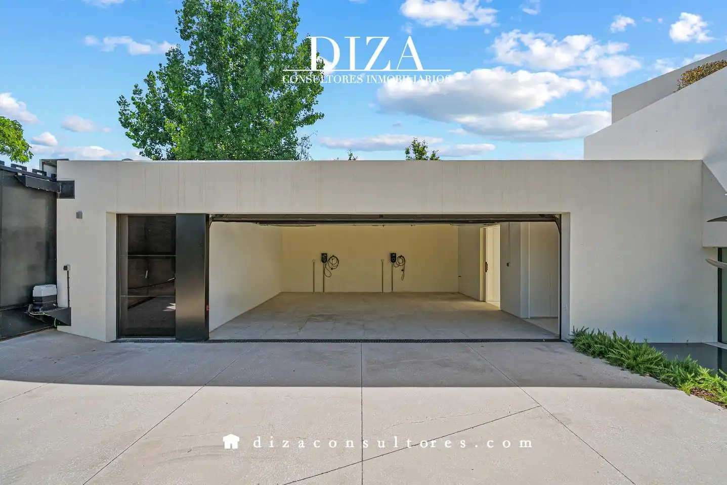 Vista exterior de Casa o chalet en venta en Pozuelo de Alarcón con Aire acondicionado, Calefacción y Jardín privado