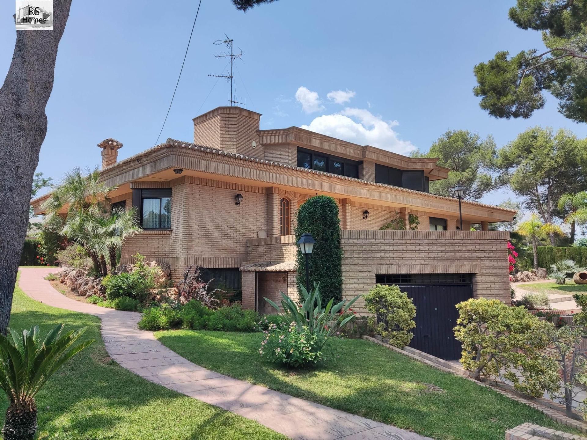Vista exterior de Casa o xalet en venda en L'Eliana amb Calefacció, Jardí privat i Terrassa