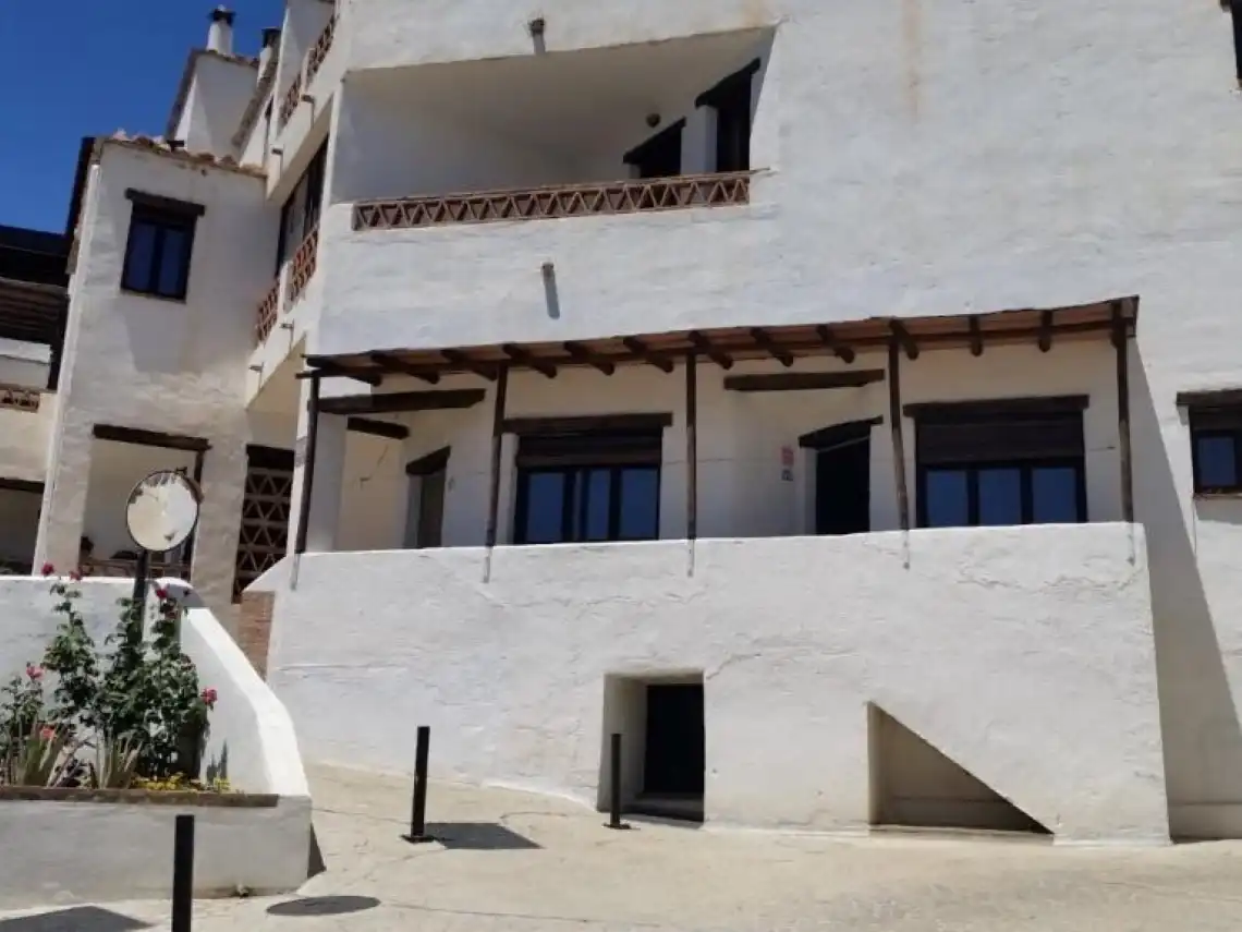 Vista exterior de Piso en venta en Ohanes