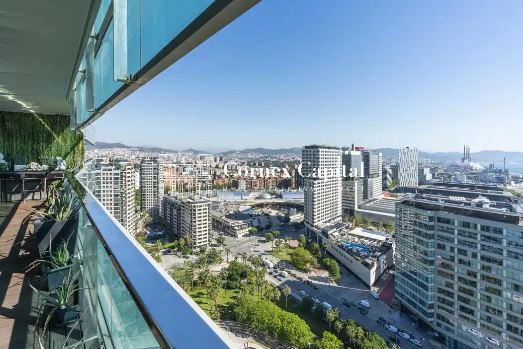 Außenansicht von Wohnung zum Verkauf in Barcelona mit Klimaanlage, Heizung und Privatgarten