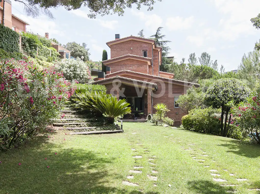 Jardín de Casa o chalet en venta en Barcelona con Aire acondicionado, Calefacción y Jardín privado