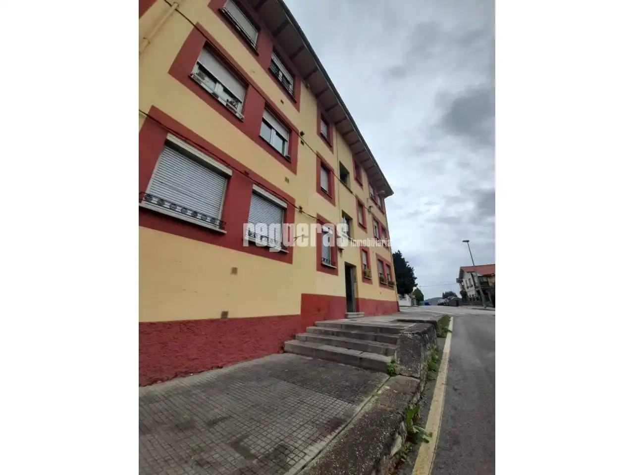 Vista exterior de Piso en venta en Avilés con Calefacción y Amueblado