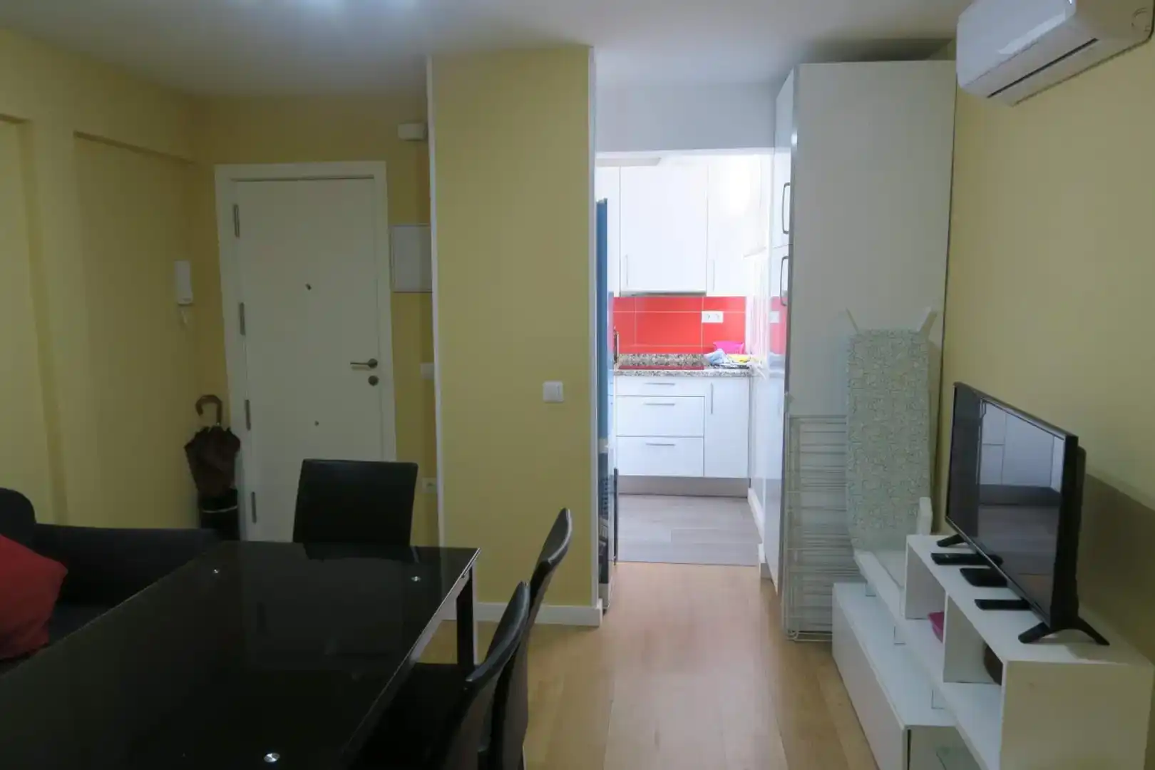 Cuina de Apartament per a compartir en Sevilla amb Aire condicionat, Parquet i Moblat
