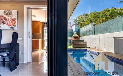 Piscina de Pis en venda en Cerdanyola del Vallès amb Aire condicionat, Terrassa i Piscina