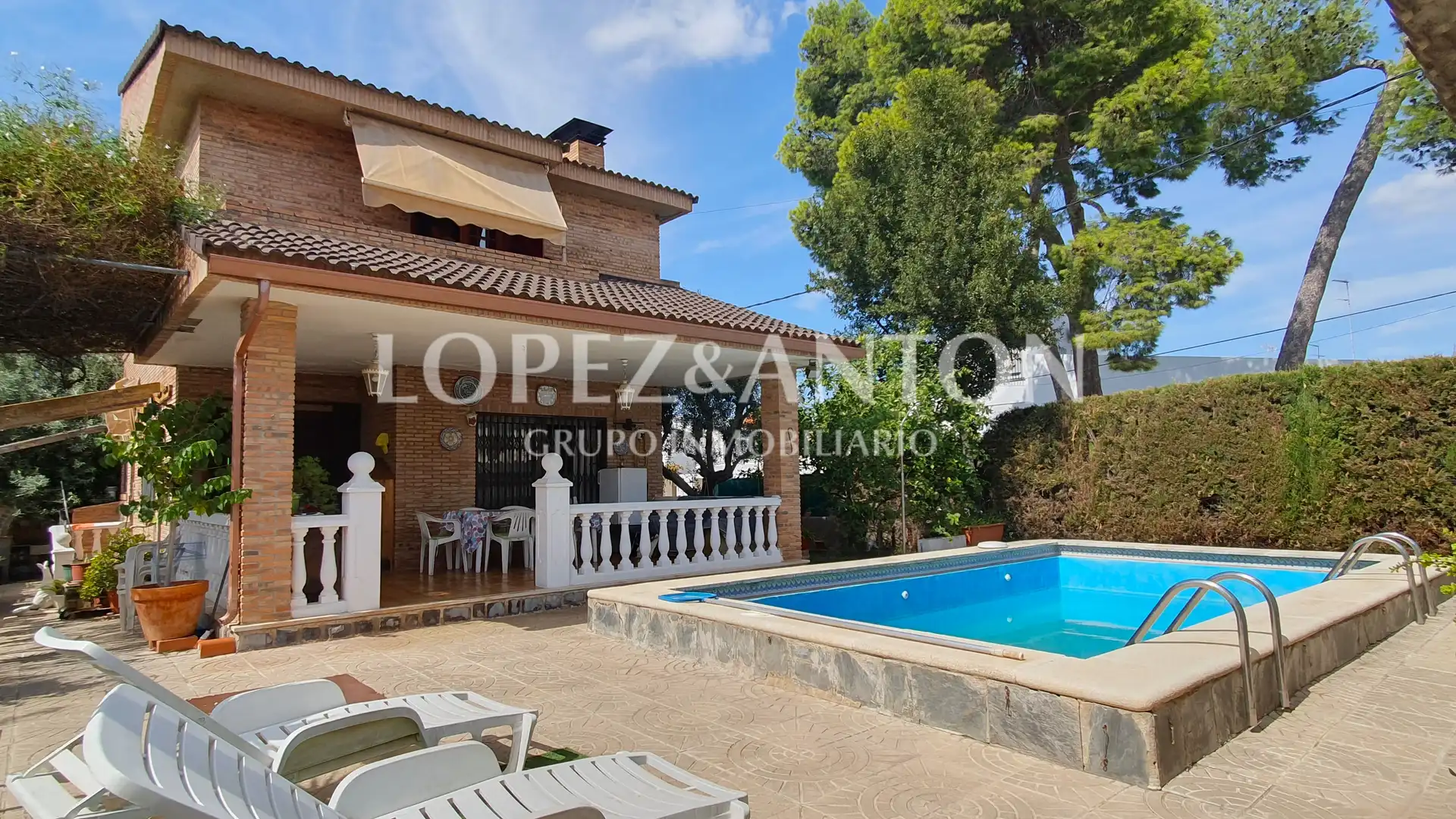Exterior view of Houses for sale in L'Eliana  with Air Conditioner, Private garden and Terrace